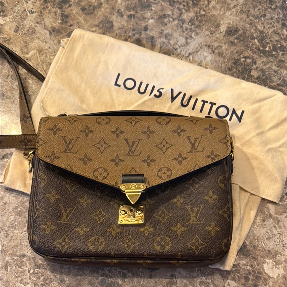 Louis Vuitton Pochette Métis Crossbody Bag with Monogram Design
